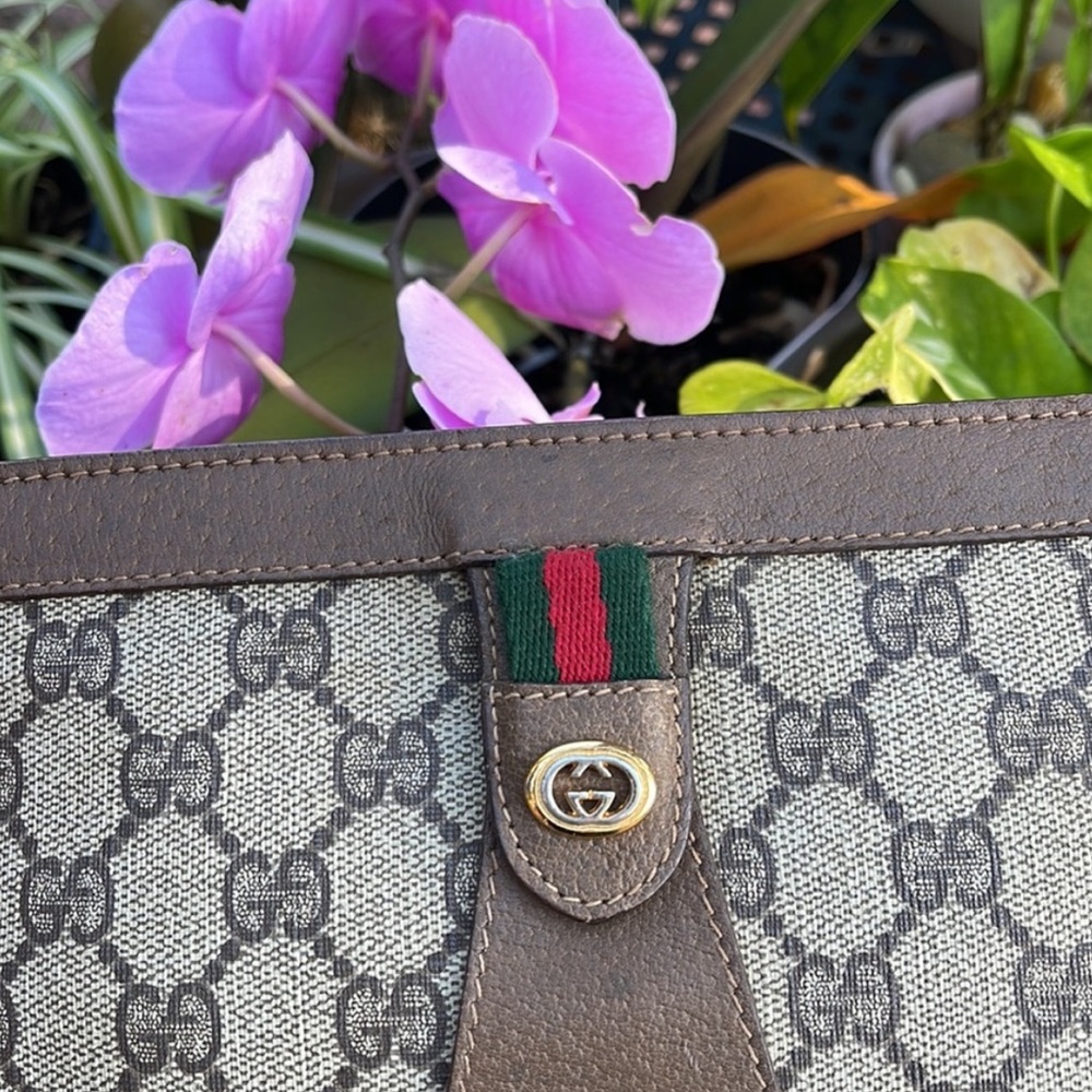 (Reposhed from vik2018) Gucci Vintage GG Monogram Pouch. Used Condition - Picture 2 of 5